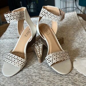 XOXO Women's Ivory Sandals
